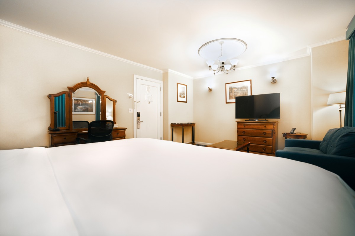 CITY VIEW – 1 KING BED