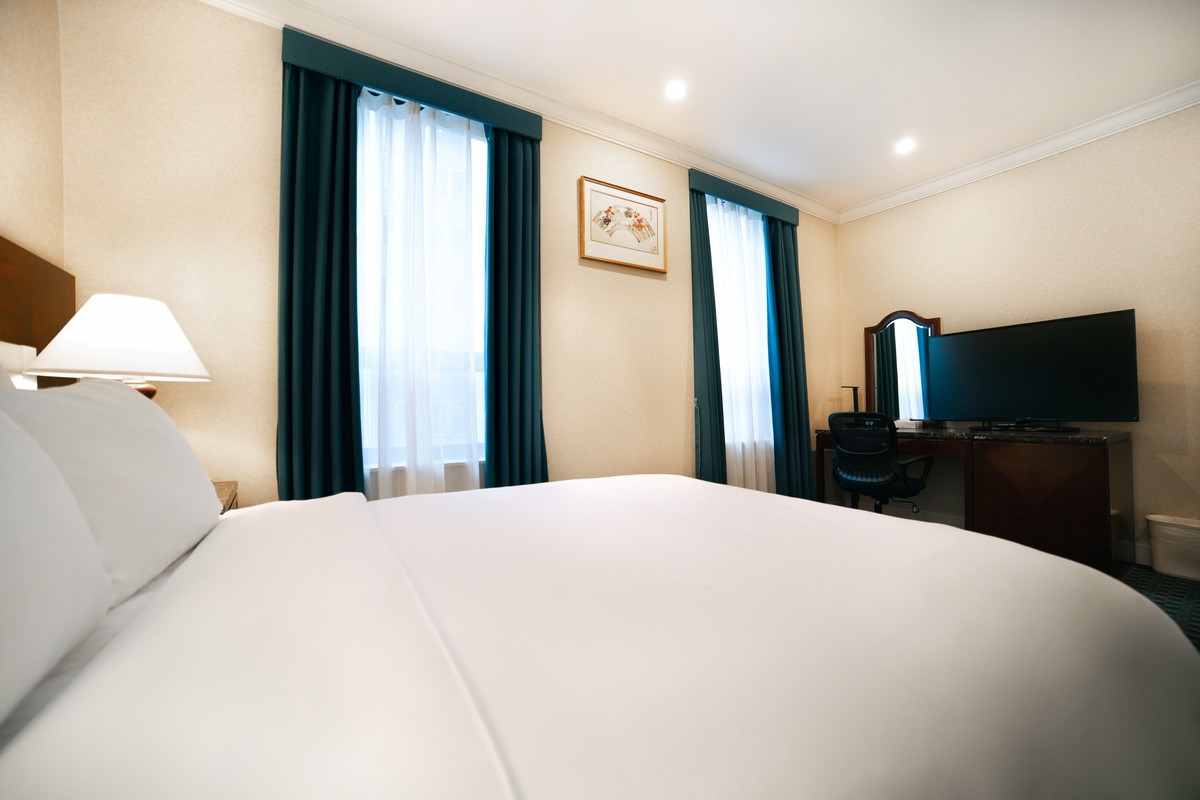 CITY VIEW – 1 QUEEN BED