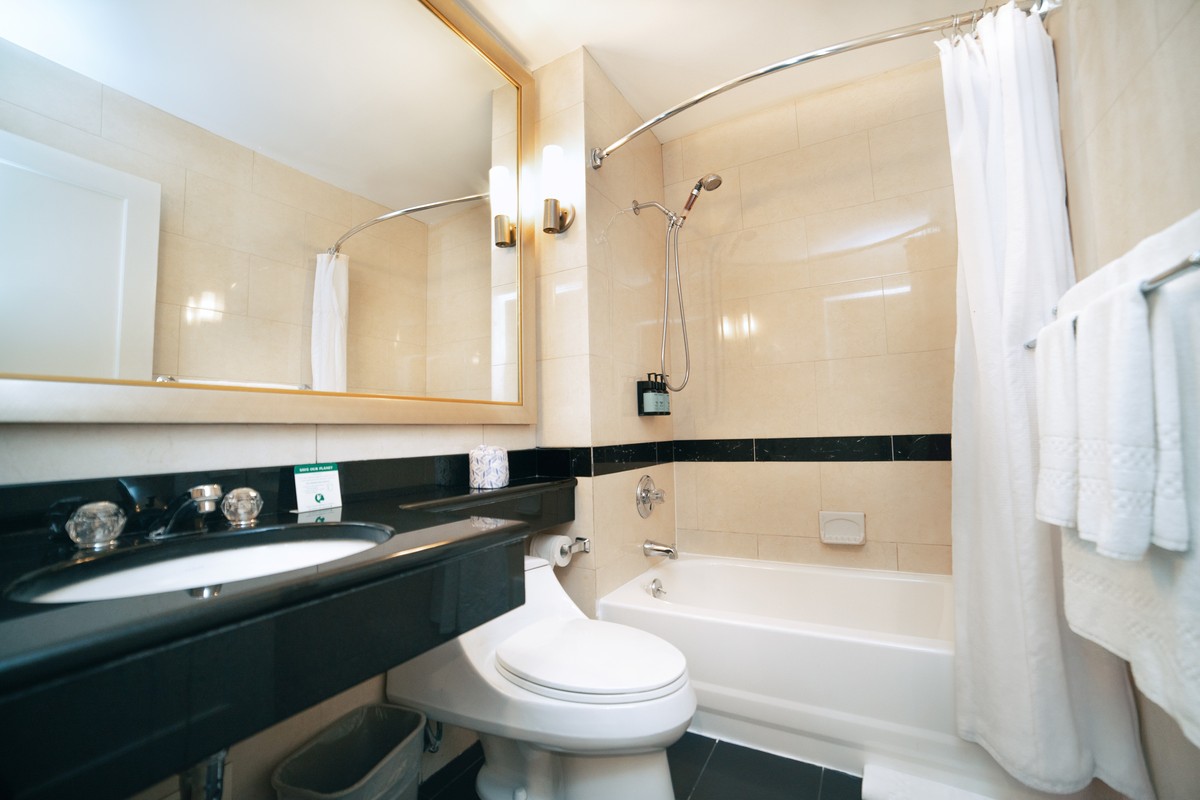 CITY VIEW – 1 QUEEN BED