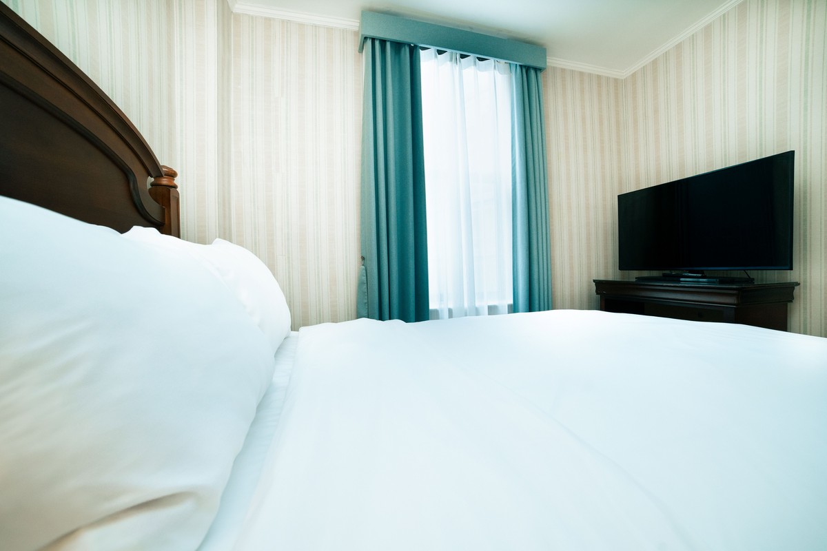 HIGH FLOOR – 1 FULL BED