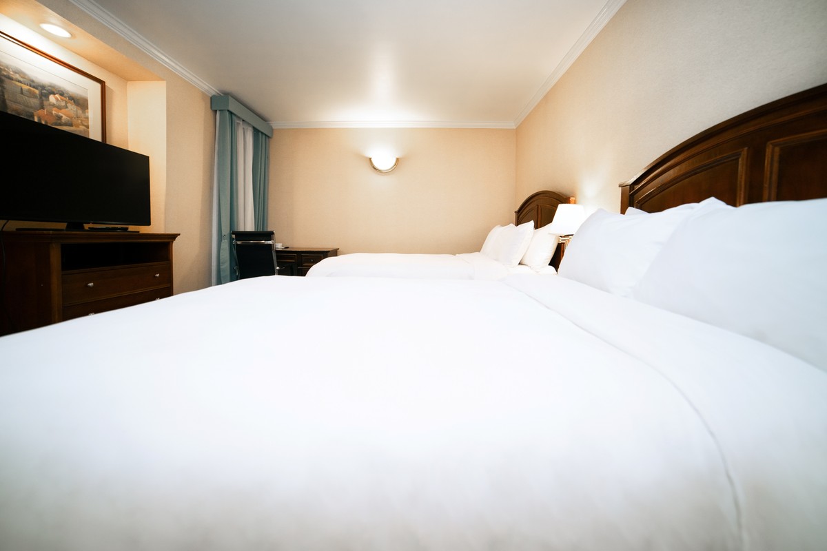 HIGH FLOOR – 2 FULL BEDS