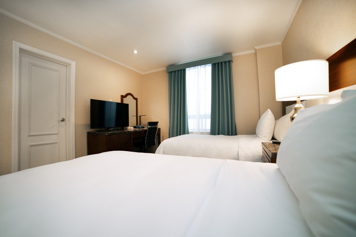 HIGH FLOOR – 2 SINGLE BEDS