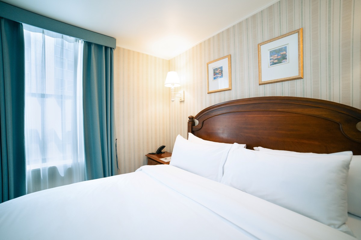 HIGH FLOOR – CITY VIEW – 1 KING BED