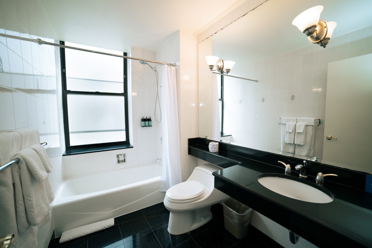 HIGH FLOOR – CITY VIEW – 1 KING BED