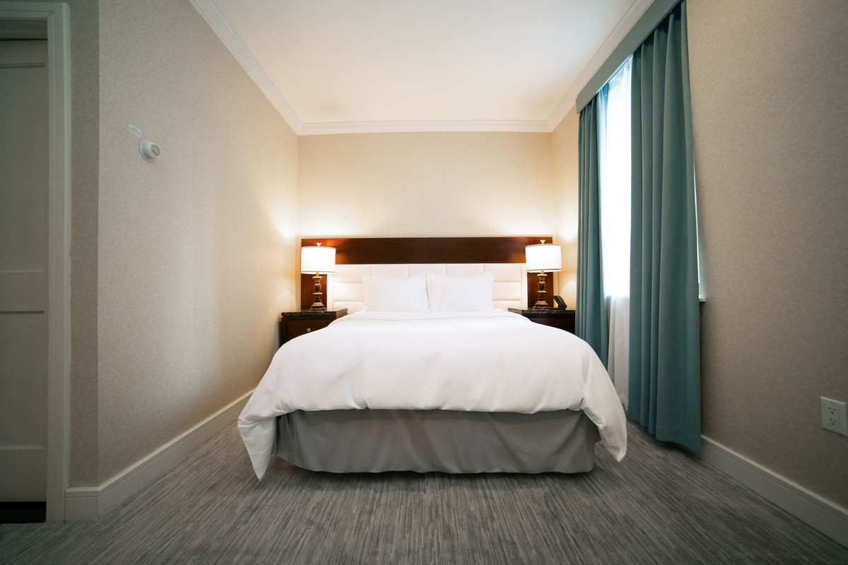 HIGH FLOOR – CITY VIEW – 1 QUEEN BED