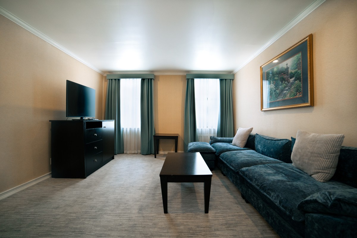 HIGH FLOOR – CITY VIEW – 2 QUEEN BEDS SUITE