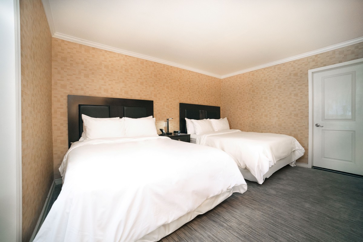 HIGH FLOOR – CITY VIEW – 2 QUEEN BEDS SUITE