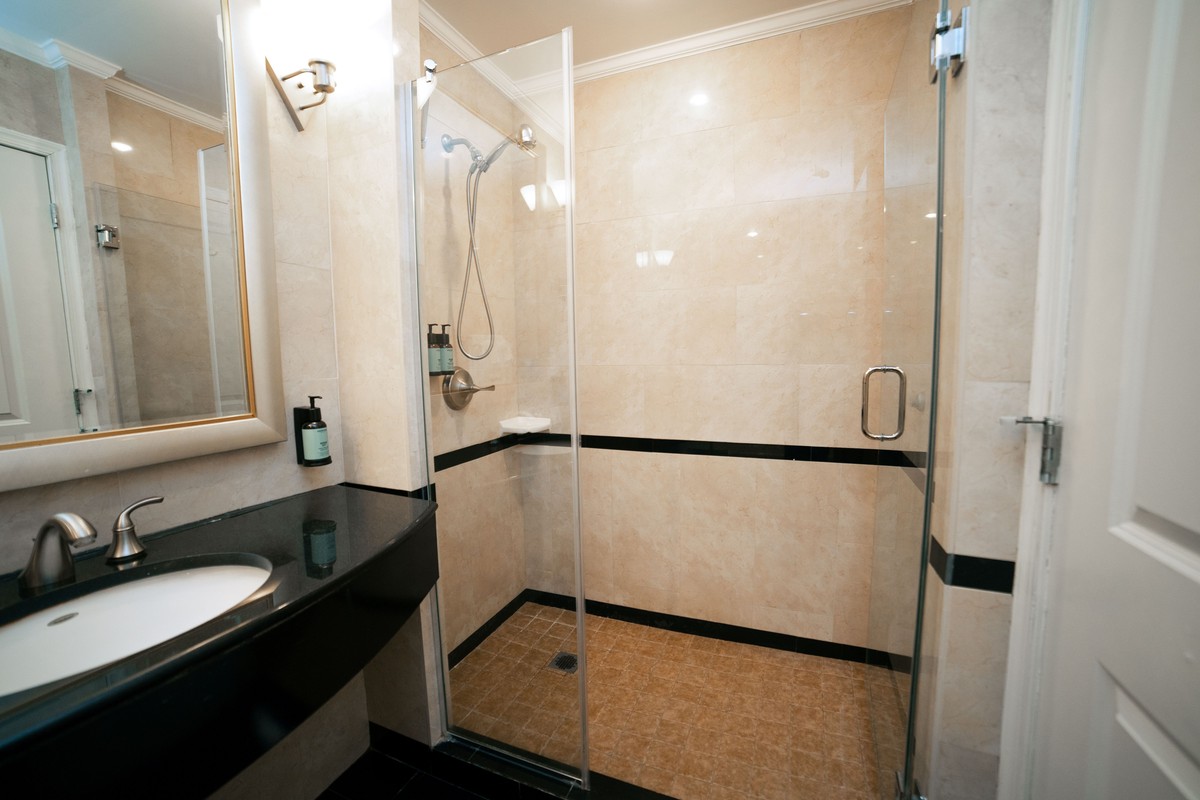 HIGH FLOOR – CITY VIEW – 2 QUEEN BEDS SUITE